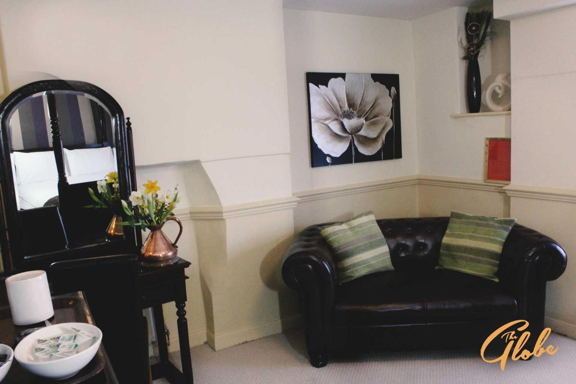 The Globe Inn Sampford Peverell Room photo